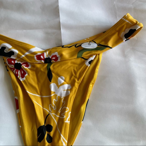 Yellow Tropical Pattern Matching Bikini Set - Picture 10 of 16